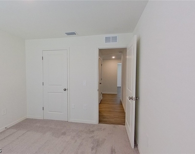 4020 Garden Boulevard - Photo Thumbnail 8