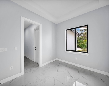 3018 19th Street W - Photo Thumbnail 9