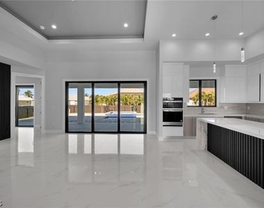 436 Nw 38th Avenue - Photo Thumbnail 5