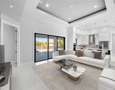 436 Nw 38th Avenue - Photo Thumbnail 4