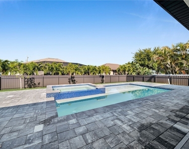 436 Nw 38th Avenue - Photo Thumbnail 2