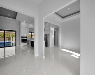 436 Nw 38th Avenue - Photo Thumbnail 7