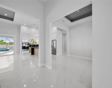 1107 Nw 40th Place - Photo Thumbnail 5