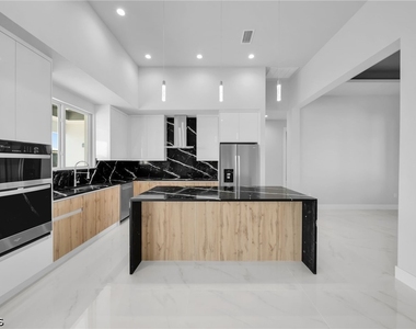 1107 Nw 40th Place - Photo Thumbnail 11