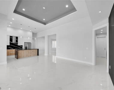 1107 Nw 40th Place - Photo Thumbnail 15