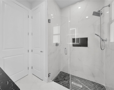 1107 Nw 40th Place - Photo Thumbnail 25