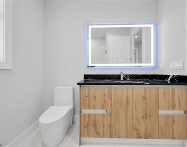 1107 Nw 40th Place - Photo Thumbnail 24