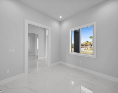 1107 Nw 40th Place - Photo Thumbnail 12