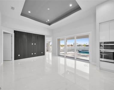 1107 Nw 40th Place - Photo Thumbnail 4