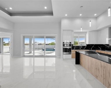 1107 Nw 40th Place - Photo Thumbnail 3