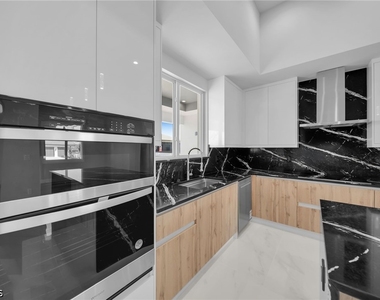 1107 Nw 40th Place - Photo Thumbnail 9