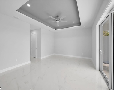 1107 Nw 40th Place - Photo Thumbnail 16