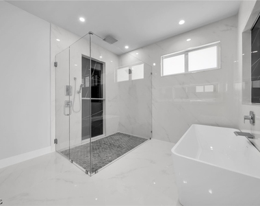 1107 Nw 40th Place - Photo Thumbnail 19
