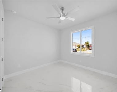 1107 Nw 40th Place - Photo Thumbnail 26