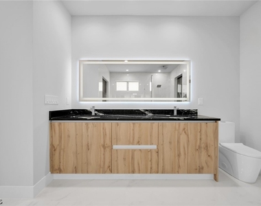 1107 Nw 40th Place - Photo Thumbnail 22