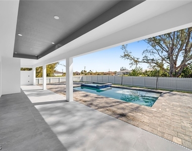 1107 Nw 40th Place - Photo Thumbnail 34