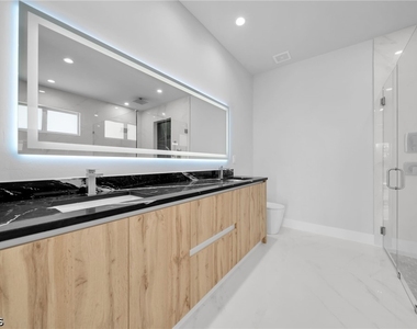 1107 Nw 40th Place - Photo Thumbnail 18