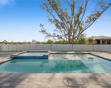 1107 Nw 40th Place - Photo Thumbnail 1