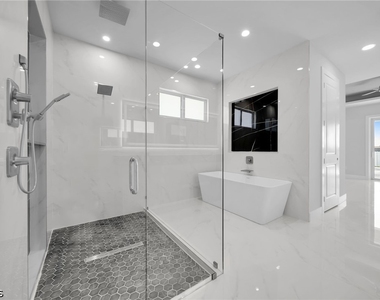 1107 Nw 40th Place - Photo Thumbnail 21