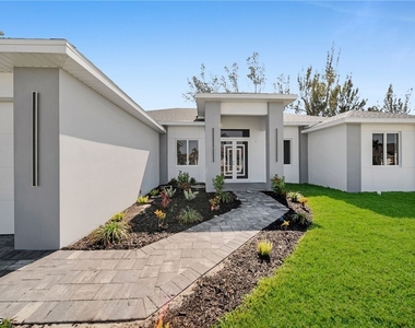 1107 Nw 40th Place - Photo Thumbnail 2