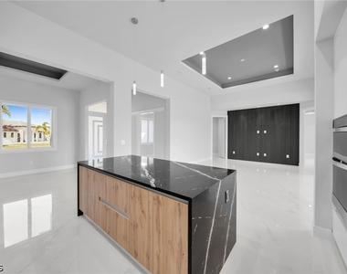 1107 Nw 40th Place - Photo Thumbnail 7