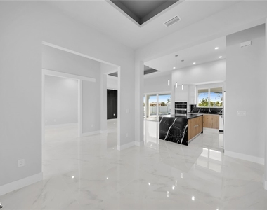 1107 Nw 40th Place - Photo Thumbnail 6