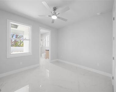 1107 Nw 40th Place - Photo Thumbnail 28
