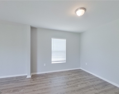 947 Grant Boulevard - Photo Thumbnail 3