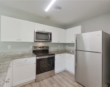 947 Grant Boulevard - Photo Thumbnail 11