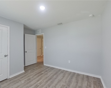 947 Grant Boulevard - Photo Thumbnail 15