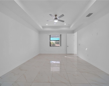 24 Chiquita Boulevard S - Photo Thumbnail 11