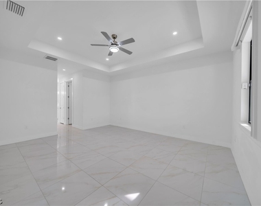 24 Chiquita Boulevard S - Photo Thumbnail 10