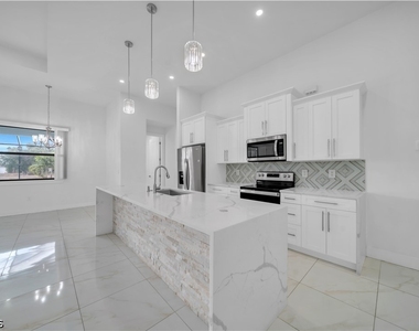 24 Chiquita Boulevard S - Photo Thumbnail 27