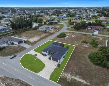 24 Chiquita Boulevard S - Photo Thumbnail 4