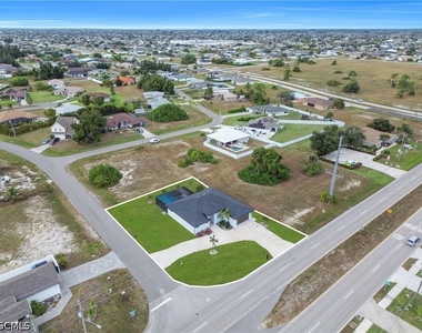 24 Chiquita Boulevard S - Photo Thumbnail 7