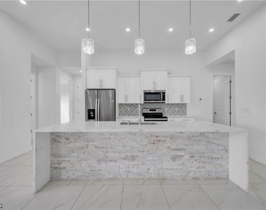 24 Chiquita Boulevard S - Photo Thumbnail 26