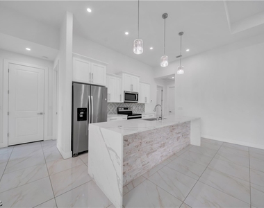 24 Chiquita Boulevard S - Photo Thumbnail 25