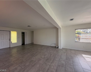334 Se 47th Terrace - Photo Thumbnail 15