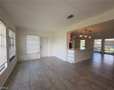 334 Se 47th Terrace - Photo Thumbnail 13