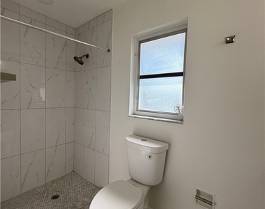 334 Se 47th Terrace - Photo Thumbnail 11