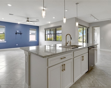 11752 Bowes Circle - Photo Thumbnail 6