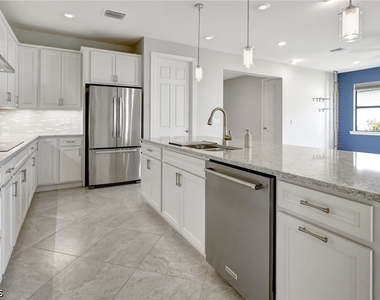 11752 Bowes Circle - Photo Thumbnail 9