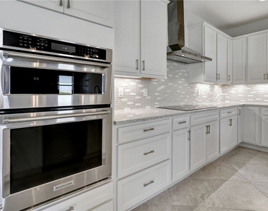 11752 Bowes Circle - Photo Thumbnail 7