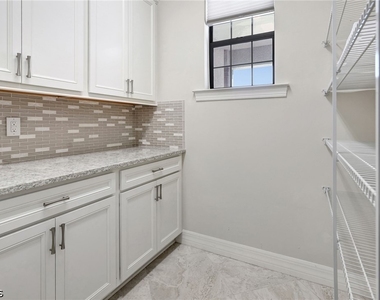 11752 Bowes Circle - Photo Thumbnail 11