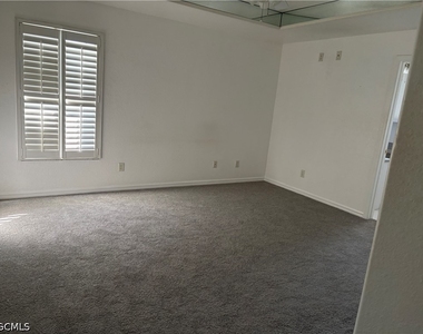 1012 Se 12th Terrace - Photo Thumbnail 7