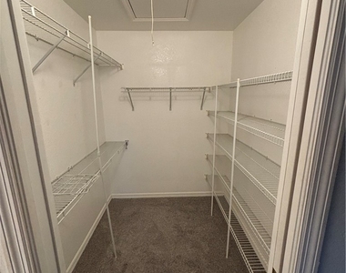 1012 Se 12th Terrace - Photo Thumbnail 9