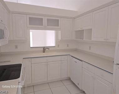 1012 Se 12th Terrace - Photo Thumbnail 5