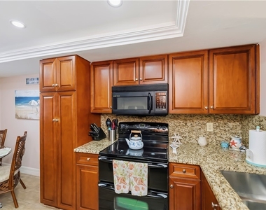 5255 Coronado Parkway - Photo Thumbnail 22