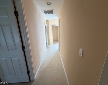 905 Sw 8th Court - Photo Thumbnail 7