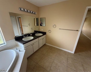 905 Sw 8th Court - Photo Thumbnail 23